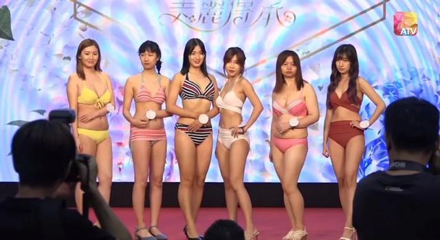 大学游泳课鸡皮肤