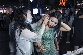 郑州健康路夜市人流如织，美女摊主月入万元图片