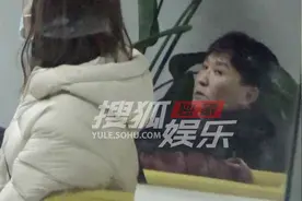 吴刚刘蓓近况曝光！吴刚面部松弛浮肿显疲惫，刘蓓满脸笑容心情好图片