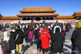 老人逛故宫发现墙上照片挂错，专家坚称没错，老人：挂的是我亲爹图片