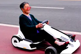 石家庄：张老太的时髦坐驾图片