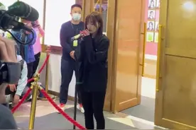 22岁女星因谈恋爱公开道歉，深鞠躬长达1分钟，哽咽痛哭求原谅图片