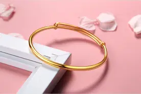 这些年我们追过的黄金手镯，你有没有喜欢的，并且入手一直佩戴的图片