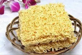 吃方便面，到底好不好？别再轻信“谣言”，医生告诉你实情图片