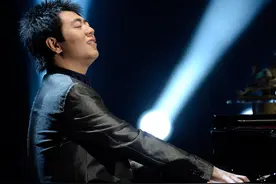 世界顶级钢琴家郎朗，为何频频接综艺节目，和娱乐明星混迹一起图片