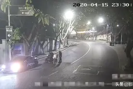 暖心！摩托车弯道超车操作不当“翻车” 路过司机立即停车帮忙图片