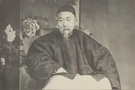 百年之后的李鸿章，有人尊敬地叫其中堂大人，有人骂其为贼图片