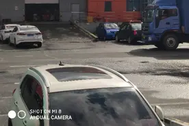花着天价装卸费，还压车，排队的京东新通路！！！图片