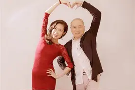 著名演员汤镇业：二婚娶青岛小妻子，我们是6个孩子的爸爸妈妈图片