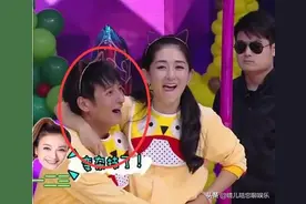 快本：她全程与张艺兴十指相扣，还靠他肩头求安慰，观众：我酸了图片