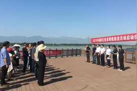 15.5万尾鱼苗“撒欢儿”杨凌渭河图片