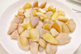 秋天吃核桃栗子不如吃菱角，过一阵就没了，补钙促消化，别不懂吃图片