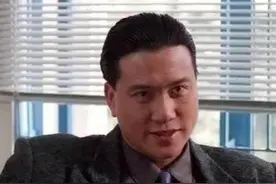 过气港星内地奋斗史：走穴戴大金表，直播开4百万豪车，频演烂片图片