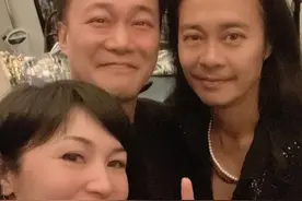 一众实力派歌手聚会！陈奕迅携妻现身心情好，苏永康唱歌富婆伴舞图片