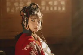 贾宝玉为何在袭人家碰到那么多女孩？红衣女子又是谁：花家不简单图片