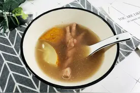 夏天开始了，别忘了用老黄瓜煲汤，一周喝几回，清热又祛湿图片