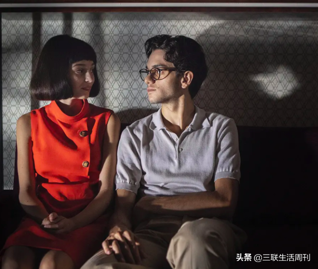 那不勒斯四部曲的史诗性：镜子与自恋的暴政