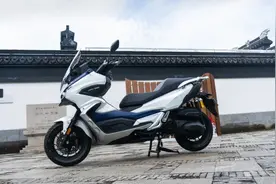 看起来很ADV的踏板—27890元起大阳ADV350静态测评图片