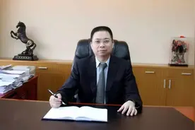 曾经跟万科斗到最后一刻的宝能，出了一个跟姚振华分家的男人图片