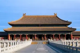 北京故宫匾上有一根箭，你看到了吗？图片