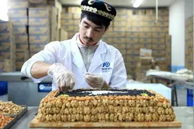 “天价”切糕如今明码标价，为何还是卖不动？游客的话一针见血图片