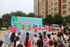 她来了！她来了！她带着文明欢歌笑语走来了！图片