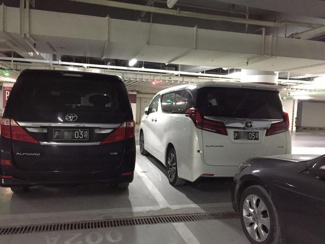 领事馆的车，从1号到5号，最贵的100万，便宜的20万