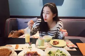 一天吃两顿饭和一天吃三顿饭，哪个更科学？有研究证实了图片