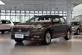 自动挡稳定可靠，油耗较低性价比高，带你看大众朗逸图片