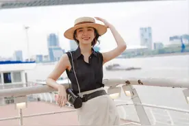 真正见过世面的女人，衬衫也能穿出高级范，看三木的搭配就知道了图片