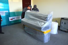 搬家时有900斤重的三角钢琴，还要上楼梯，怎么办？图片