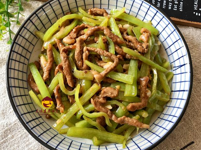 它含20种氨基酸，贵也要多给孩子吃，腌一腌再炒，鲜香软嫩好消化