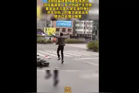 男子故意开车撞人致2死4伤，事后还下车抽烟跳舞，一审被判死刑图片