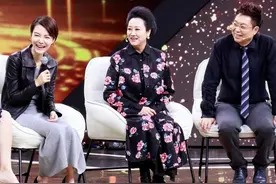 车晓母女罕见公开合体，王丽云换发型变强势贵妇，她鼻子太像爸爸图片