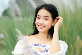 老挝氧气美女，气质满分，笑容好甜，好想娶回家天天看啊图片