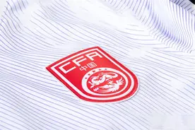 国足球衣国内没人买，跑到美国网站上架，居然还卖640块人民币图片