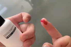 太牛了！手指被割伤，喷喷直接止血止痛图片