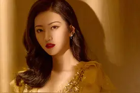 两大“国民花”的性感魔咒：景甜越露越红，赵奕欢越露越不红图片