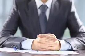 苏州老员工牙痛，请假去医院被拒，隔天人事：你被开除了图片