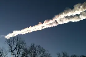 今年是发财年？不到1个月，俄上空再现火流星，移动55秒后爆炸图片