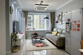 70㎡小三居简约温馨，厨房开放不装门，卫生间干区精美半墙设计图片