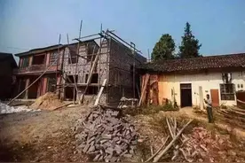 为什么现在农村房屋不能翻新，也不能原地修建房屋？视频封面