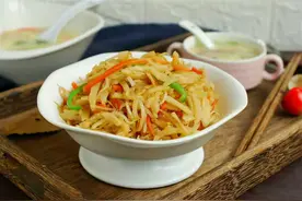 你做炒饼为啥炒糊粘锅？正确做法终于来啦，爱吃炒饼的都收藏了图片