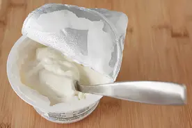 澳洲酸奶盖不能舔! 超七成包装含有毒物质! 饮料瓶, 咖啡杯盖也一样图片