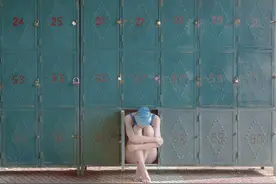 一组特立独行的泳池写真，细腻又温柔图片