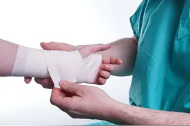 为什么割腕会死，断臂的杨过却能活下来？这回真的涨知识了图片