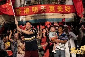 宋小宝的人生，就是那个试图在大雨中点燃一根烟的人图片