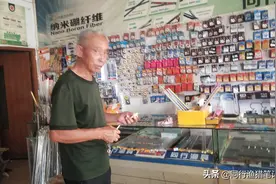 72岁老大爷在河边钓鱼，拿出儿子送的300一支的浮漂，结果悲剧了图片