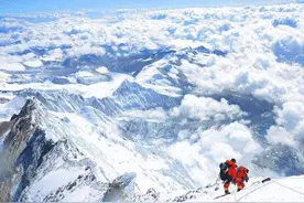 1960年，中国登山队首次登上珠峰，回来带下九块石头送给伟人图片