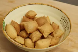 豆腐皮不要炒着吃了，教你简单新做法，焦香酥脆，好吃又解馋图片